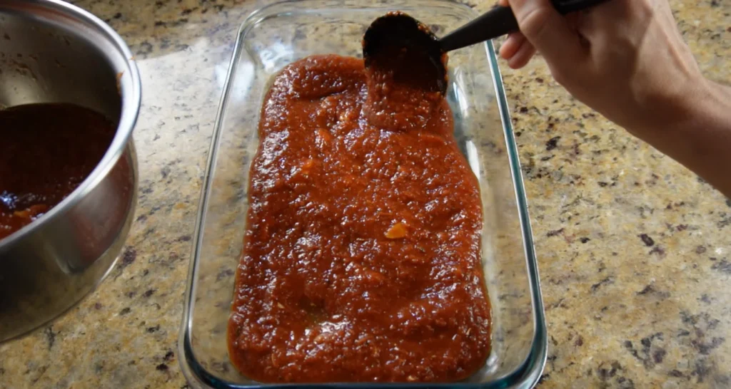 passata de tomate na travessa