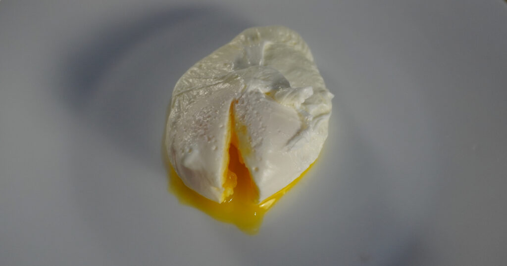 testando receitas resultado ovo pochê com redemoinho na água