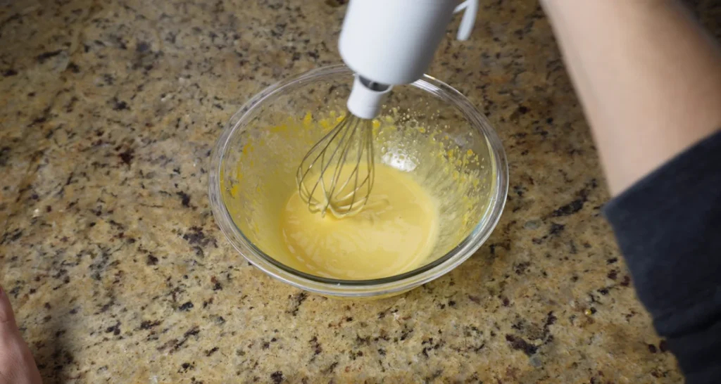 Mousse de chocolate com azeite de oliva: testei essa receita! gemas de ovos com açúcar batidas no mixer